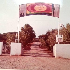 L'entrée du village en 1972
Photo Filippo Marini.